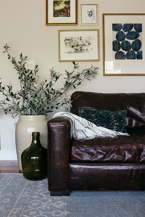 The Best Throw Pillows for a Leather Couch: 3 Perfect Combos