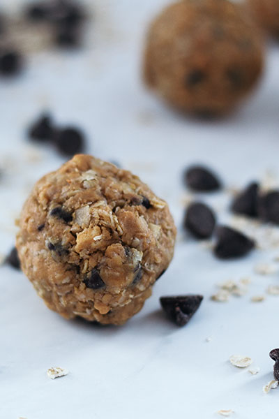 Easy 4 Ingredient Peanut Butter Chocolate Chip Energy Balls