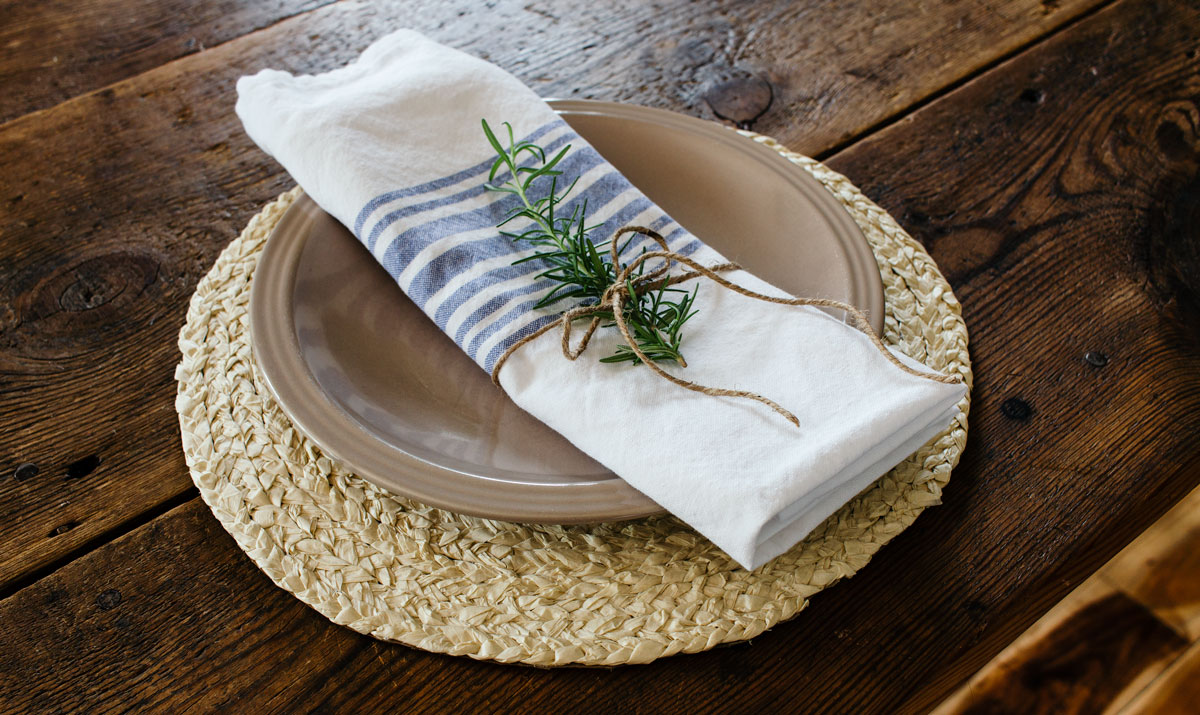 How to Make a Seagrass Charger for Under $1: Pottery Barn Dupe